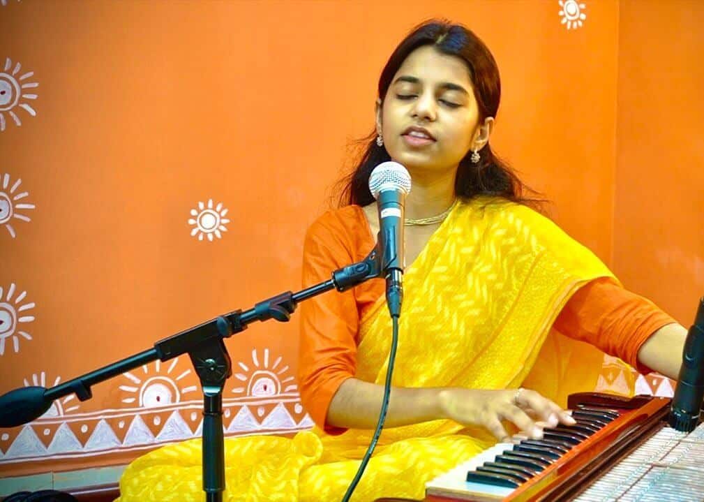 maithili thakur singing